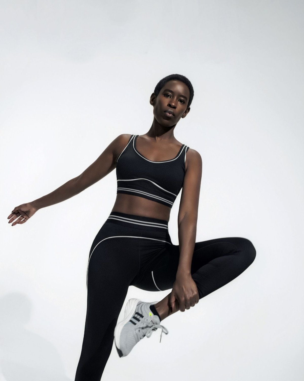 Women's Cut-and-Sew Yoga Set NS18 in Black