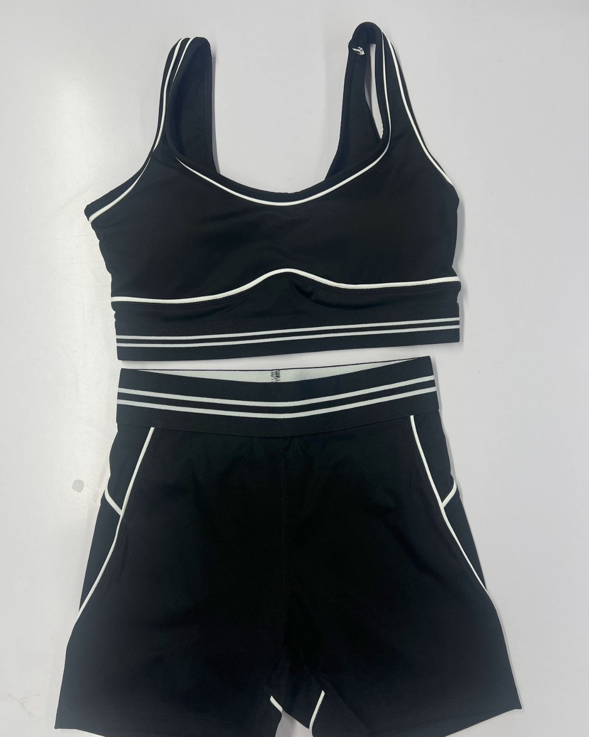 Women's Cut-and-Sew Yoga Set NS21 in Black