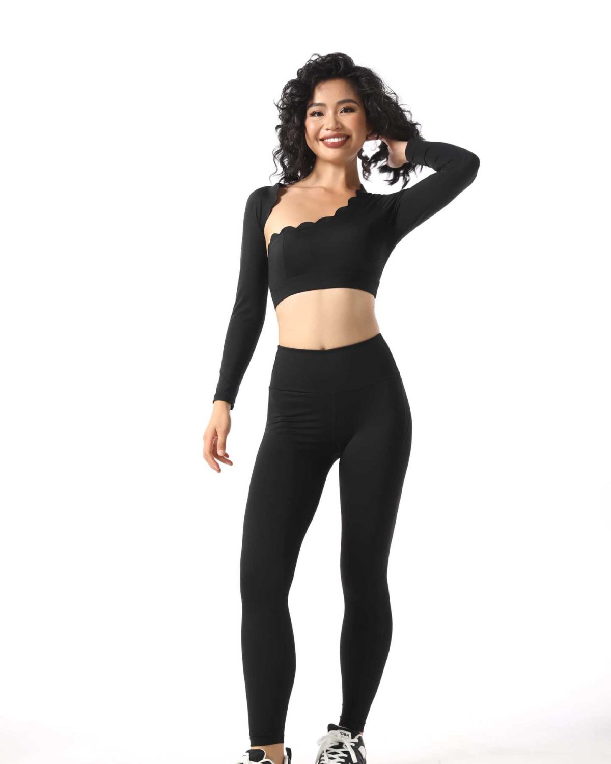 Women's Cut-and-Sew Yoga Set NS22 in Black