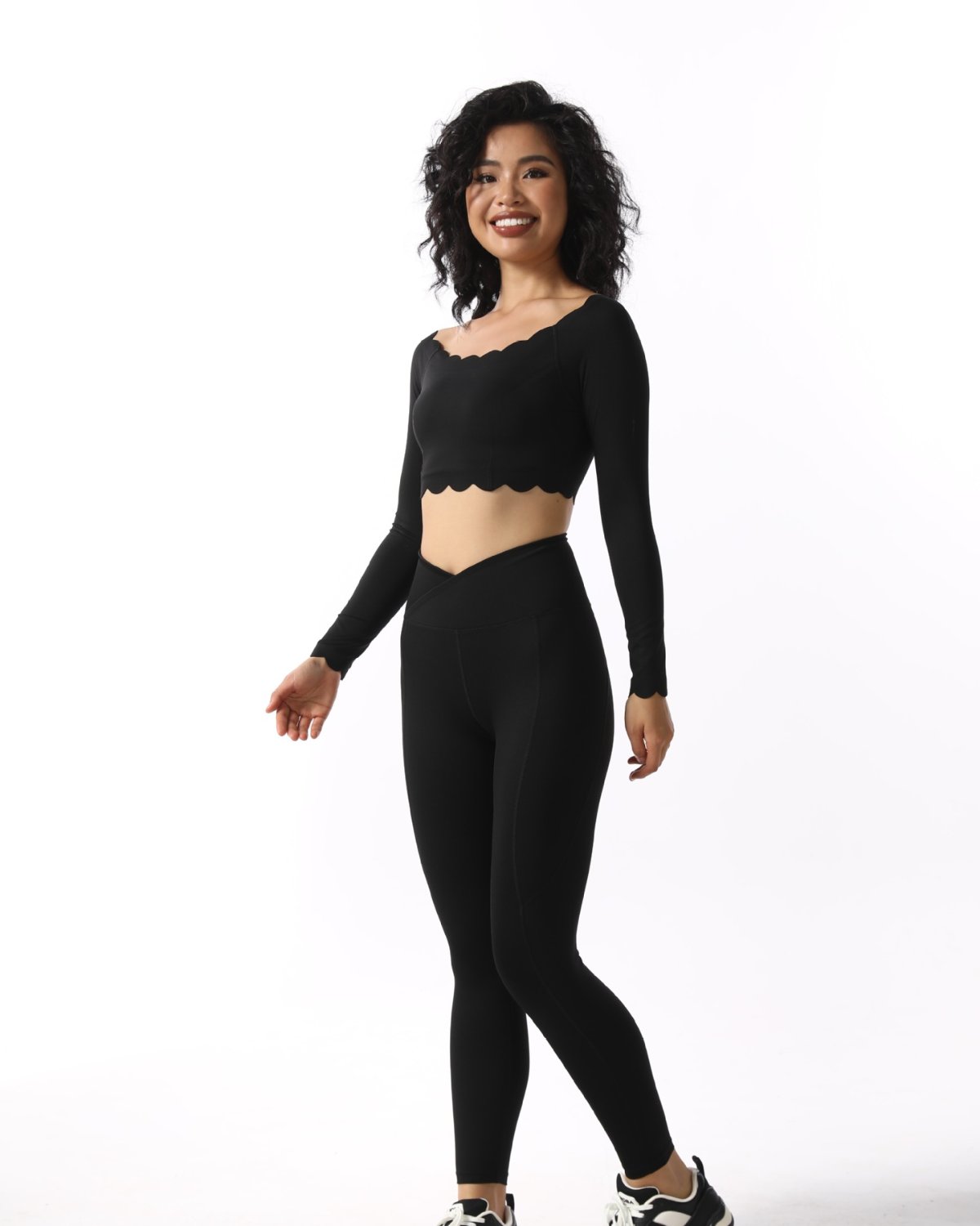 Women's Cut-and-Sew Yoga Set NS23 in Black