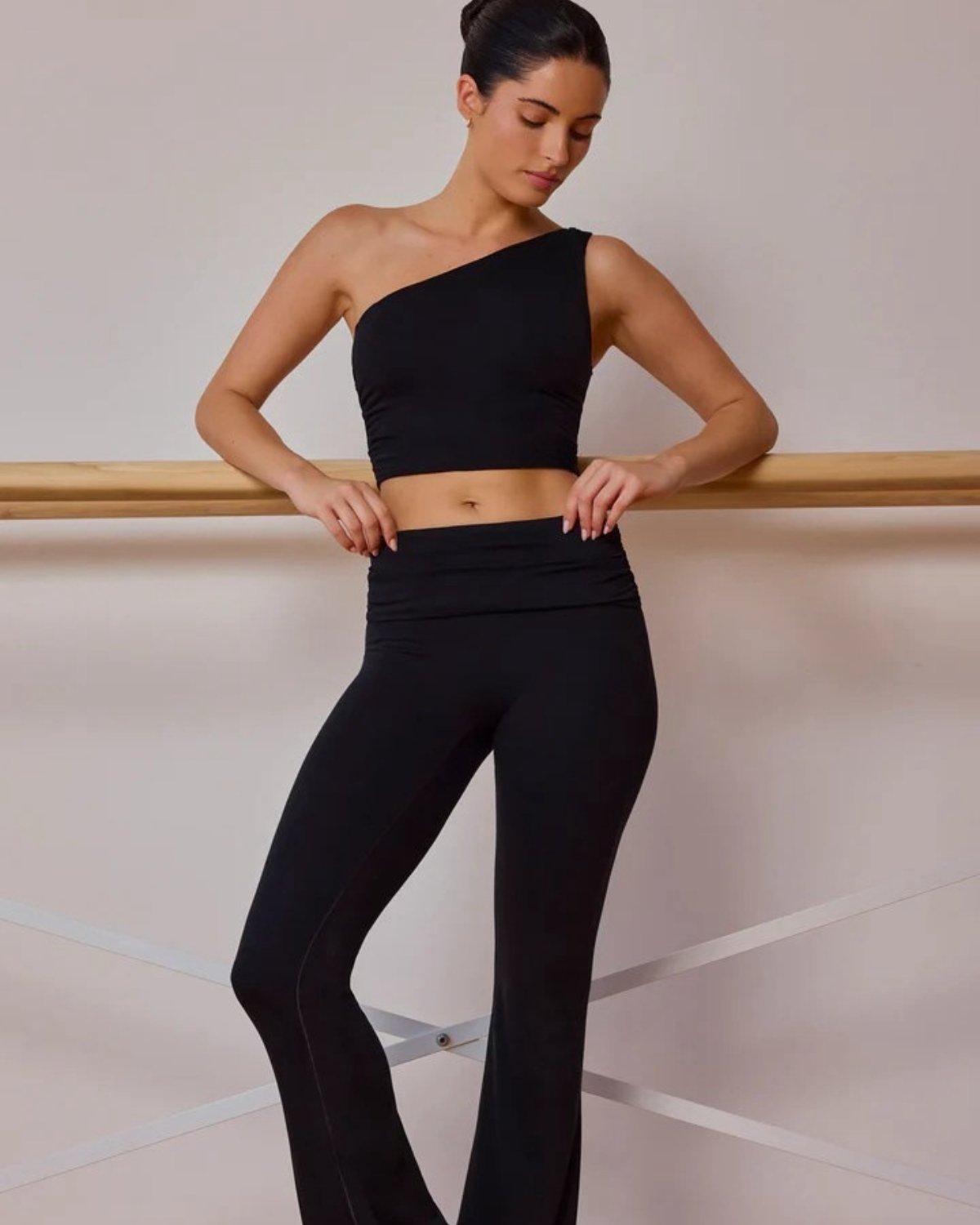 Women's Cut-and-Sew Yoga Set NS30 in Black
