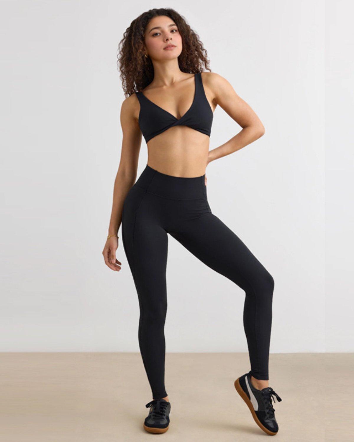 Women's Cut-and-Sew Yoga Set NS69 in Black