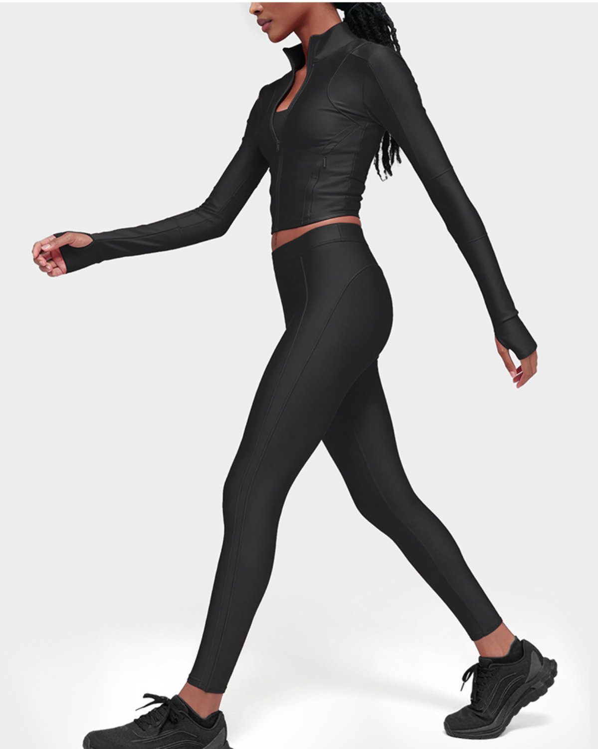 Women's Cut-and-Sew Yoga Set NS70 in Black