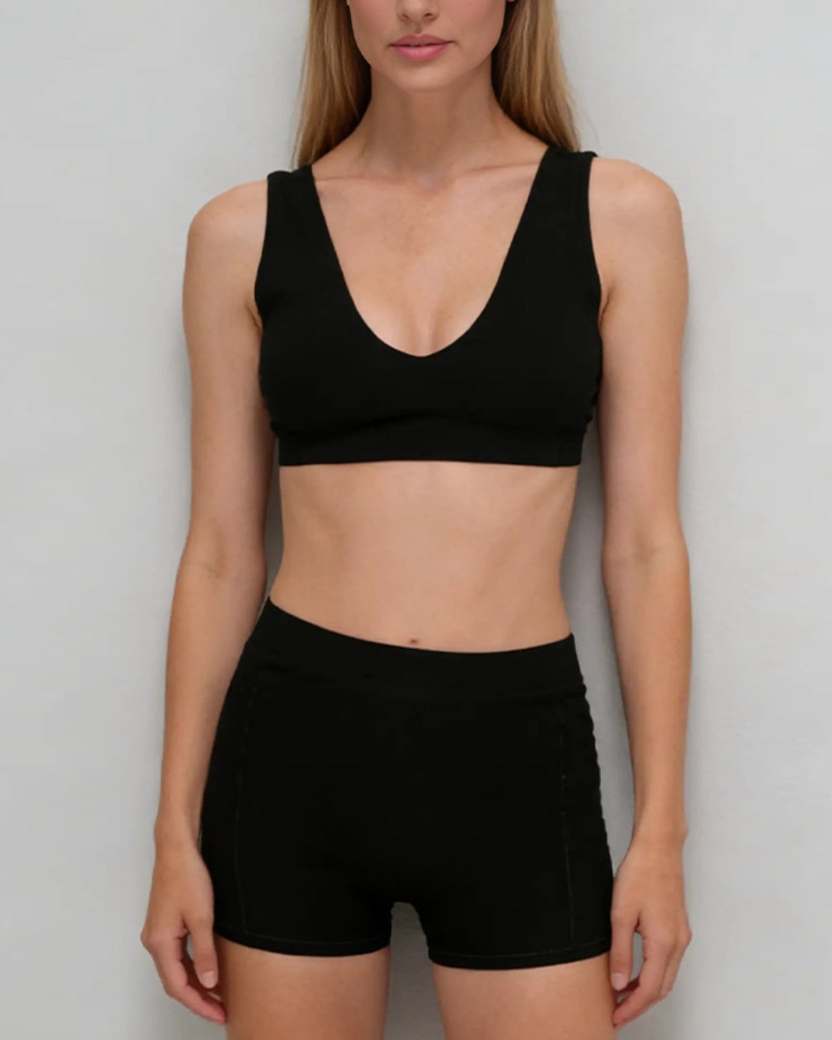 Women's Cut-and-Sew Yoga Set NS71 in Black