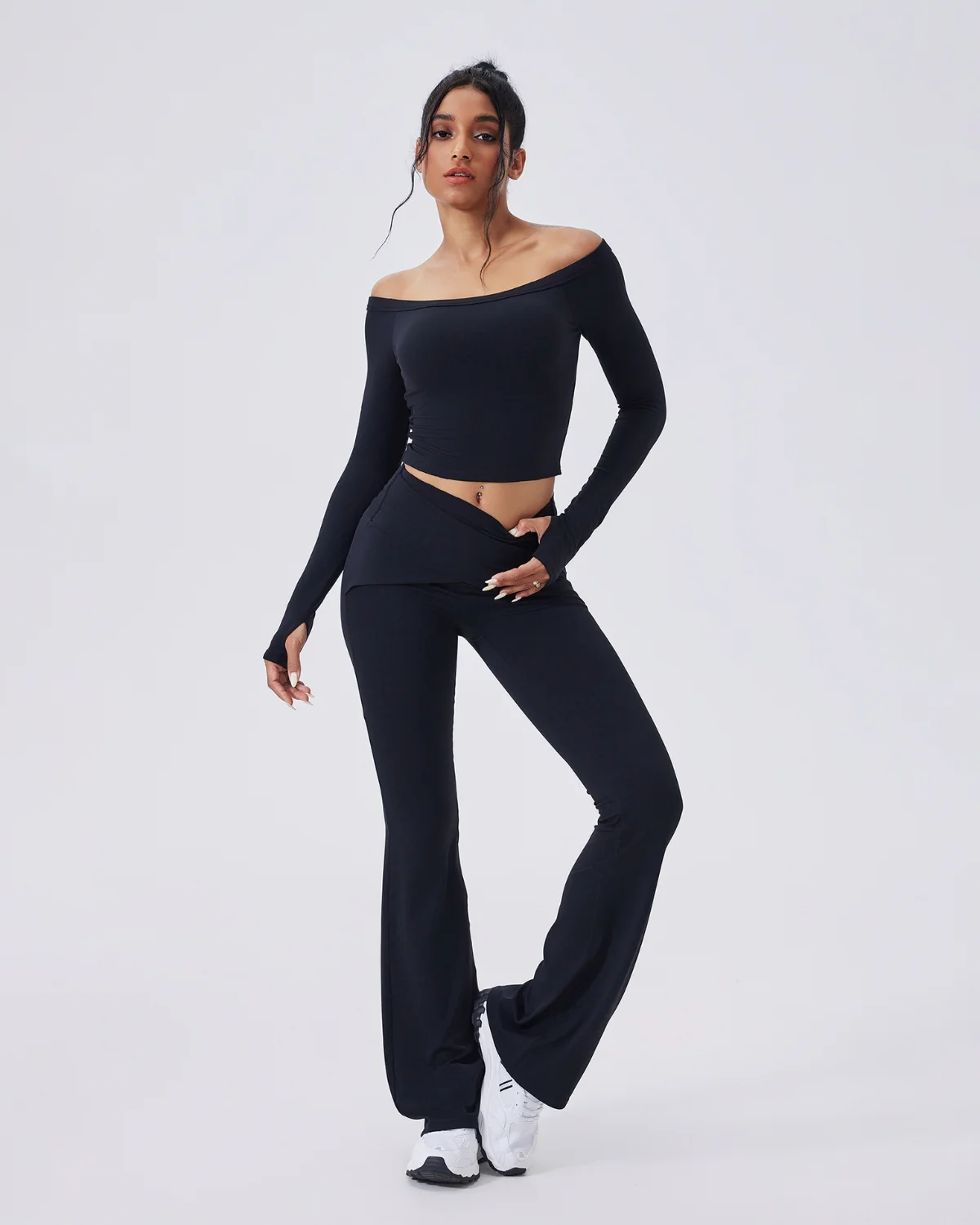 Women's Cut-and-Sew Yoga Set NS91 in Black