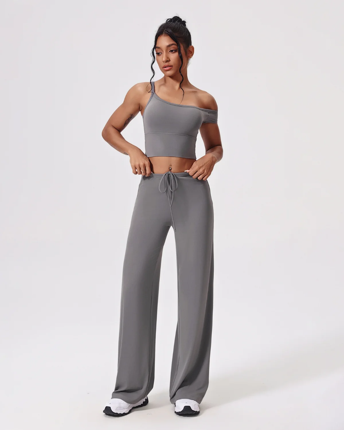 Women's Cut-and-Sew Yoga Set NS92 in Grey