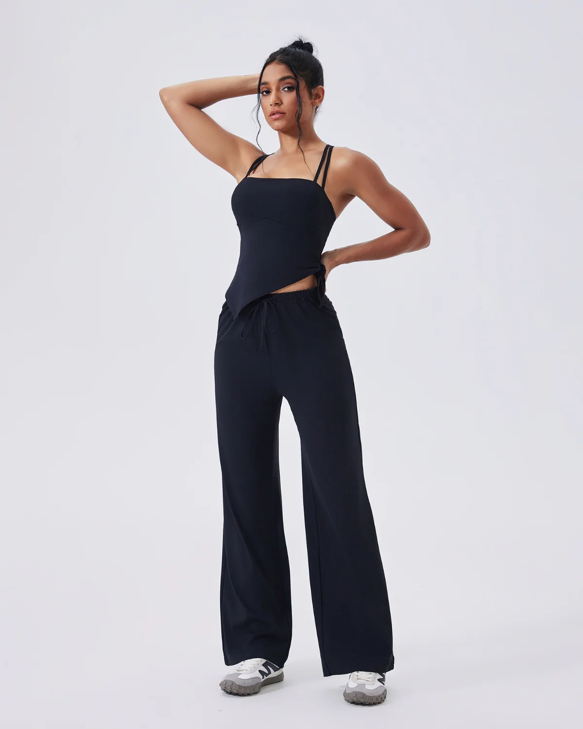 Women's Cut-and-Sew Yoga Set NS96 in Black