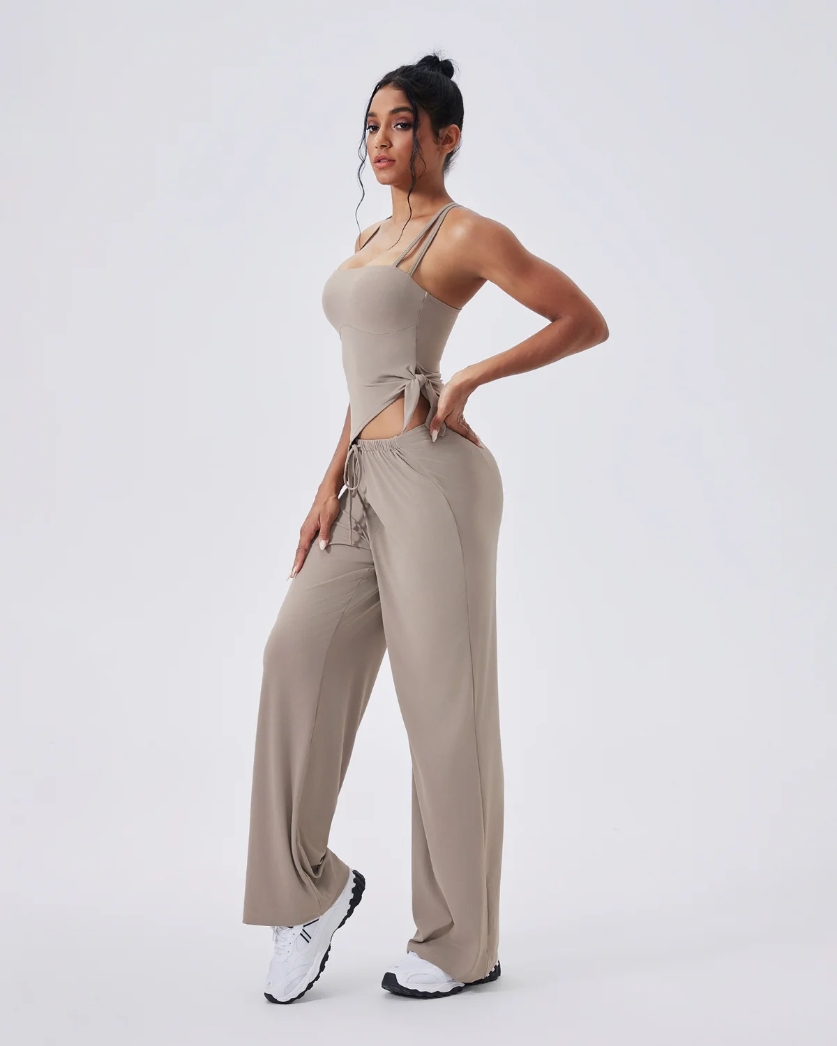 Women's Cut-and-Sew Yoga Set NS96 in Beige