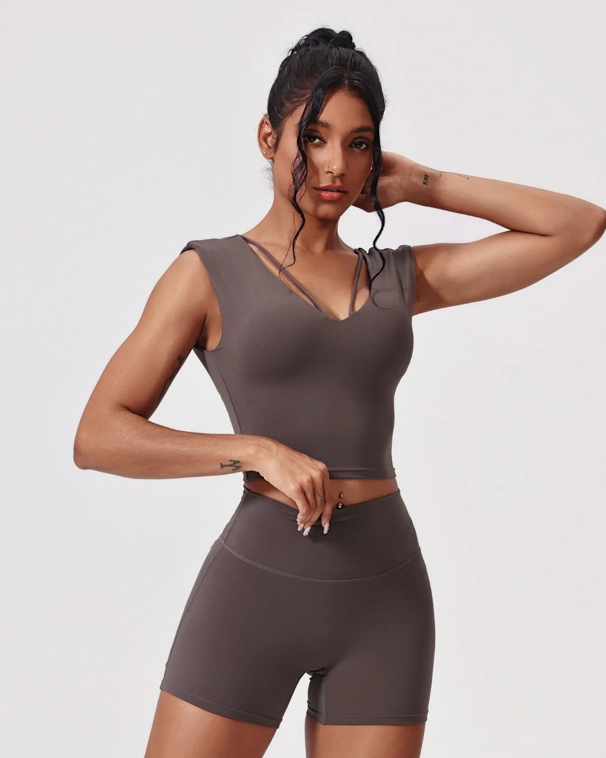 Women's Cut-and-Sew Yoga Set NS99 in Brown