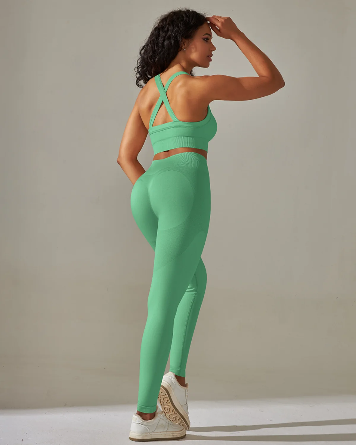 Women's Seamless Yoga Set SS65 in Sage